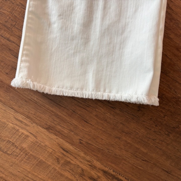 Chico's Size 2 White Perfect Stretch Girlfriend Flare Ankle Jeans Womens Size 12 - Picture 16 of 17